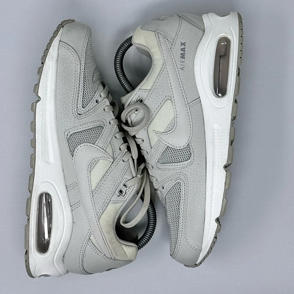 Women’s Nike Air Max Light Gray Athletic Shoes size 7.5
